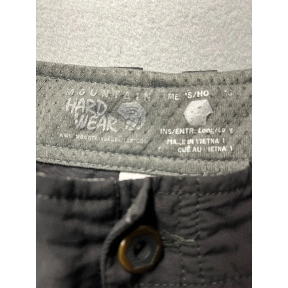 Mountain Hardwear Mesa V2 Men's med Gray Nylon Cargo Hiking Shorts OM5255